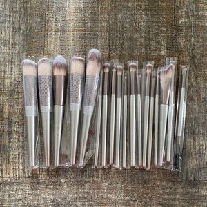 Makeup brushes